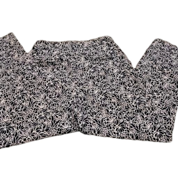 Talbots size 8 ankle stretch pants in a blue and white floral Print - Picture 2 of 10